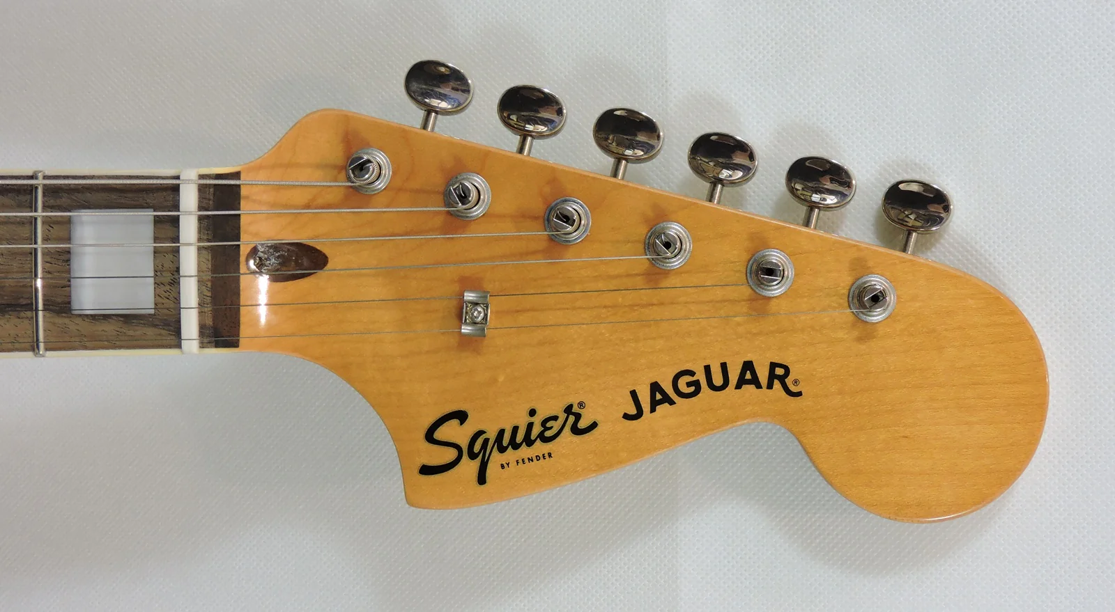Squier Classic Vibe '70s Jaguar, 3-Colour Sunburst - Image 7